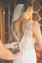 Load image into Gallery viewer, Ines Di Santo &#39;IDS919&#39; size 12 used wedding dress back view on bride
