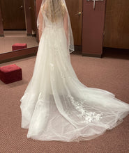 Load image into Gallery viewer, Maggie Sottero &#39;Raelynn&#39; wedding dress size-04 NEW
