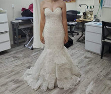 Load image into Gallery viewer, Allure Bridals &#39;9358&#39; wedding dress size-06 PREOWNED
