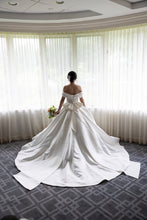 Load image into Gallery viewer,  &#39; classic ballgown&#39; wedding dress size-04 PREOWNED
