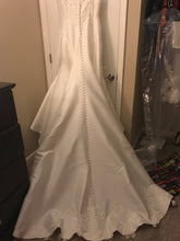 Load image into Gallery viewer, Essence of Australia &#39;Gorgeous&#39; size 6 used wedding dress view of train
