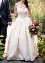 Load image into Gallery viewer, Amsale &#39;Ryan&#39; size 4 new wedding dress front view on bride
