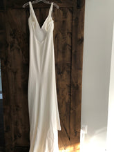 Load image into Gallery viewer, Made With Love &#39;Georgie Crepe&#39; wedding dress size-08 NEW
