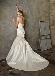 Mori Lee '2512' size 4 used wedding dress back view on model