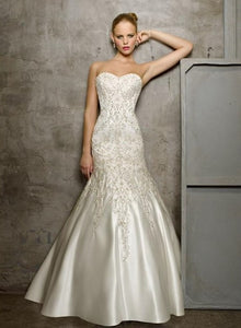 Mori Lee '2512' size 4 used wedding dress front view on model