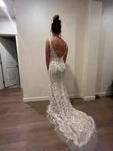Load image into Gallery viewer, Melissa Sweet &#39;3D leaves appliqué lace V-neck&#39; wedding dress size-06 PREOWNED
