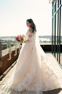Monique Lhuillier 'Maeve' wedding dress size-06 PREOWNED