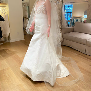 Oscar de la Renta '19SBE006FAI - SLVLS FAILLE GOWN W/ FLORAL EMB BODICE' wedding dress size-06 PREOWNED