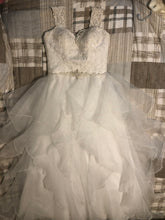 Load image into Gallery viewer, David&#39;s Bridal &#39;10012546&#39; wedding dress size-06 PREOWNED
