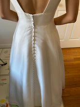 Load image into Gallery viewer, Stella York &#39;6758&#39; wedding dress size-04 PREOWNED
