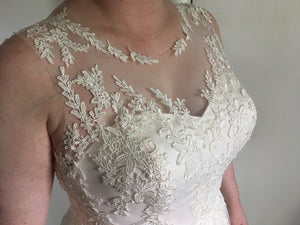 Susan Sorbello 'Custom' size 14 new wedding dress front view close up