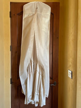 Load image into Gallery viewer, Catherine Deane &#39;Lita Gown&#39; wedding dress size-12 NEW
