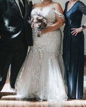 Load image into Gallery viewer, Allure Bridals &#39;9678&#39; wedding dress size-18 PREOWNED
