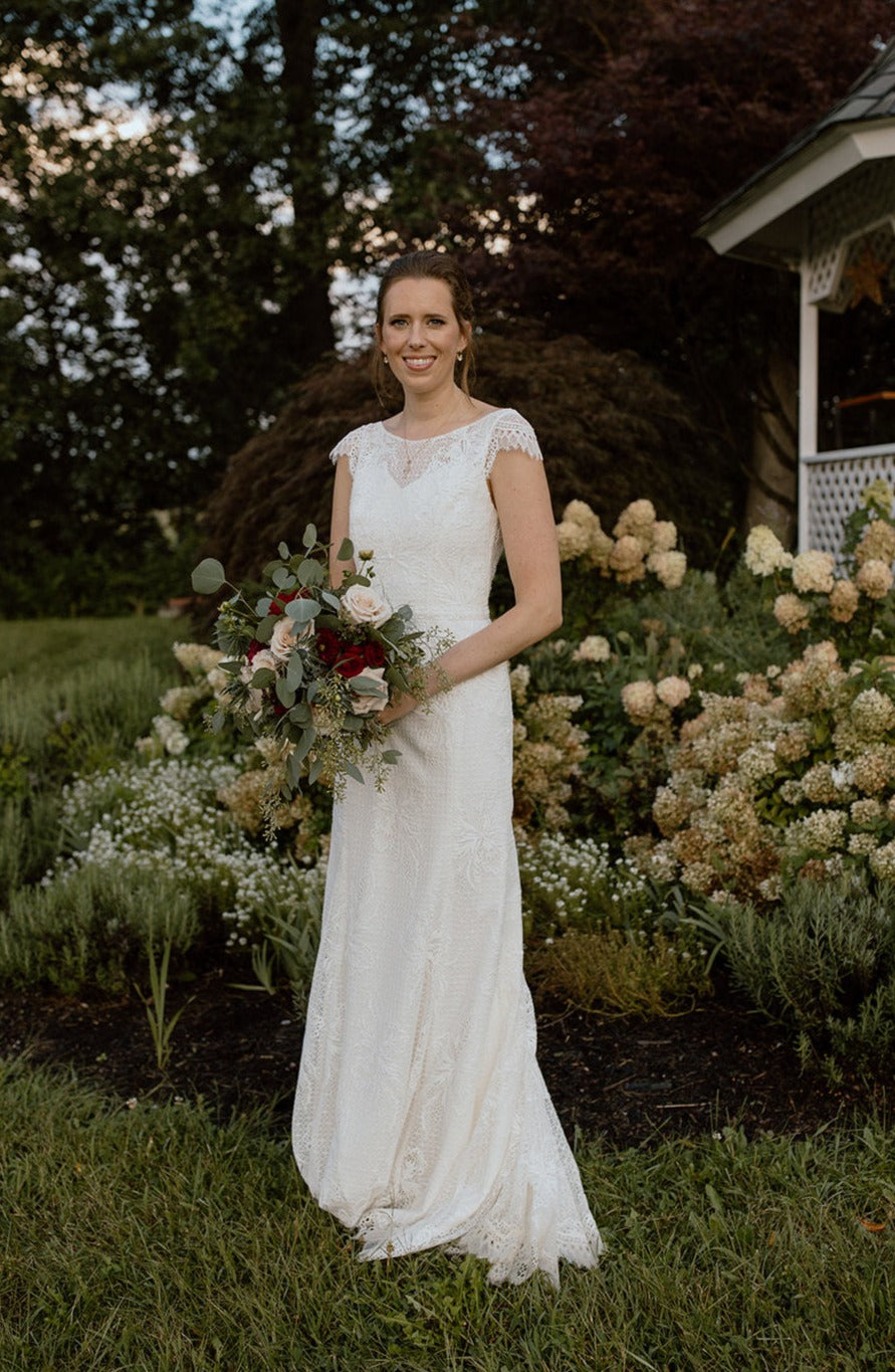 Flora Bridal 'Julia' wedding dress size-06 PREOWNED