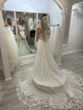 Load image into Gallery viewer, Allure Bridals &#39;9905&#39; wedding dress size-04 NEW
