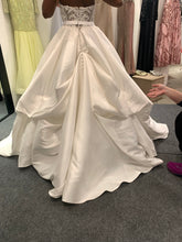 Load image into Gallery viewer, Essense of Australia &#39;N/A&#39; wedding dress size-04 PREOWNED
