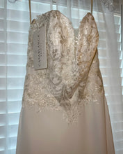 Load image into Gallery viewer, Casablanca &#39;Style 2397 Krista &#39; wedding dress size-04 NEW
