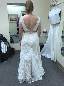 David's Bridal 'Ivy Champ' size 14 new wedding dress back view on bride