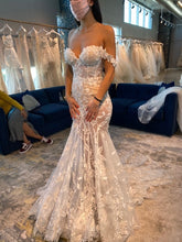 Load image into Gallery viewer, Galia lahav &#39;GALA G 302&#39; wedding dress size-00 NEW
