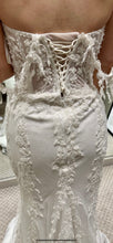 Load image into Gallery viewer, Emine Yildirim &#39;Number: 4085 Name: Only&#39; wedding dress size-00 NEW
