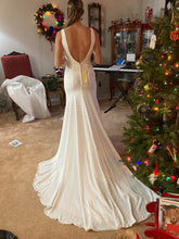 Load image into Gallery viewer, Allure Bridals &#39;3101&#39; wedding dress size-10 NEW

