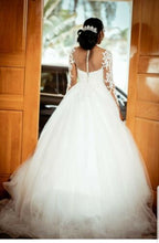 Load image into Gallery viewer, unknown &#39;Princess&#39; wedding dress size-04 PREOWNED
