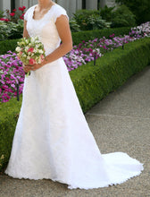 Load image into Gallery viewer, Maggie Sottero &#39;Not sure&#39; wedding dress size-08 PREOWNED
