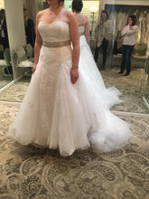 Load image into Gallery viewer, Enzoani &#39;Classic&#39; size 12 new wedding dress front view on bride
