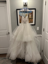 Load image into Gallery viewer, Hayley Paige &#39;6763 JAX&#39; wedding dress size-06 PREOWNED

