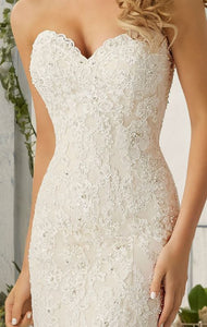 Mori Lee 'Madeline Gardner 2820' size 8 new wedding dress front view close up on model