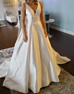 Tara Keely 'Laia Gown' wedding dress size-00 NEW