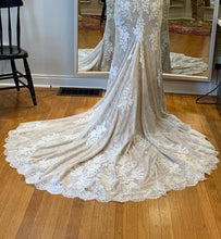 Load image into Gallery viewer, Stella York &#39;6933&#39; wedding dress size-06 PREOWNED
