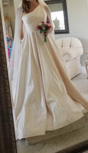 Load image into Gallery viewer, Romona Keveza &#39;Legends L6108&#39; wedding dress size-06 SAMPLE
