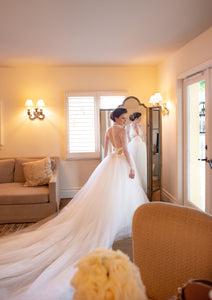 Vera Wang 'Sabrine 2018' size 4 used wedding dress back view on bride