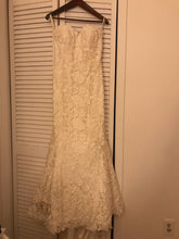 Load image into Gallery viewer, Modern Trousseau &#39;Lace strapless&#39; wedding dress size-04 PREOWNED
