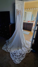 Load image into Gallery viewer, Allure Bridals &#39;9702&#39; wedding dress size-08 NEW
