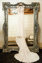 Load image into Gallery viewer, Martina Liana &#39;823&#39; wedding dress size-02 PREOWNED
