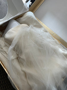 Vera Wang 'NA' wedding dress size-02 PREOWNED