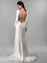 Load image into Gallery viewer, Antonio Gual &#39;Killian&#39; size 2 new wedding dress back view on model
