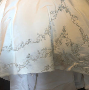 Amalia Carrara 'Beaded' size 0 used wedding dress view of hemline
