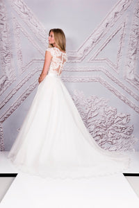 Suzanne Neville 'Cezanne' size 8 new wedding dress side view on model
