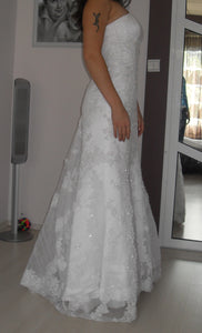 Pronovias 'Romantic' size 10 used wedding dress side view on bride