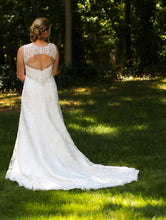 Load image into Gallery viewer, Casablanca &#39;2072&#39; size 12 used wedding dress back view on bride
