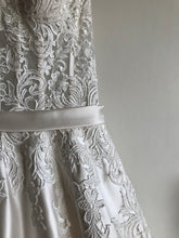 Load image into Gallery viewer, Allure &#39;Ballgown&#39; size 4 new wedding dress view of fabric
