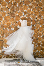 Load image into Gallery viewer, Vera Wang &#39;Octavia&#39; size 8 used wedding dress front view on hanger

