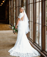 Load image into Gallery viewer, Anais Anette &#39;The Brie&#39; wedding dress size-06 PREOWNED
