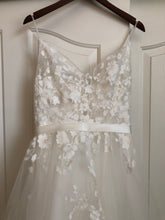 Load image into Gallery viewer, Casablanca &#39;BL219 Sweet&#39; size 8 new wedding dress front view close up
