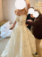 Load image into Gallery viewer, Monique Lhuillier &#39;Arabella with Easton bodice (raised 2 inches )&#39; wedding dress size-06 PREOWNED
