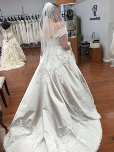 Allure Bridals '9303' wedding dress size-14 PREOWNED