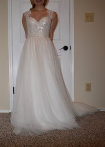 Watters 'Calanthe' size 0 new wedding dress front view on bride